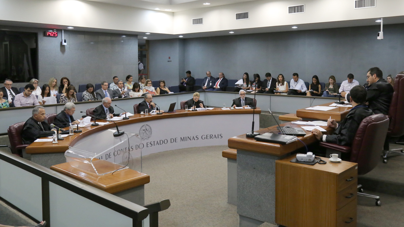 Sessão do Tribunal Pleno do TCEMG (Foto: Karina Camargos Coutinho)